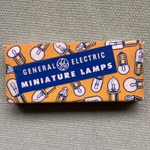 Vintage G.E. Automotive Miniature Lamps No. 51, automobilia